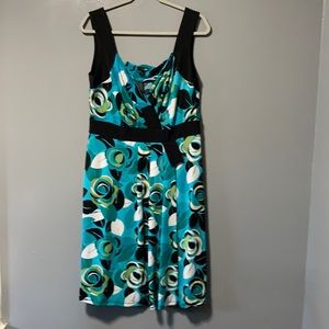 East 5th size L multi color green n black